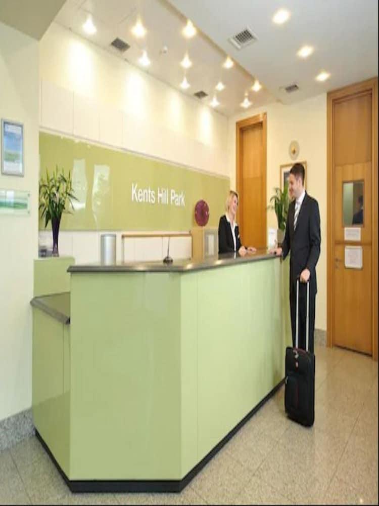 מלון מילטון קינס Kents Hill Park Training & Conference Centre מראה חיצוני תמונה