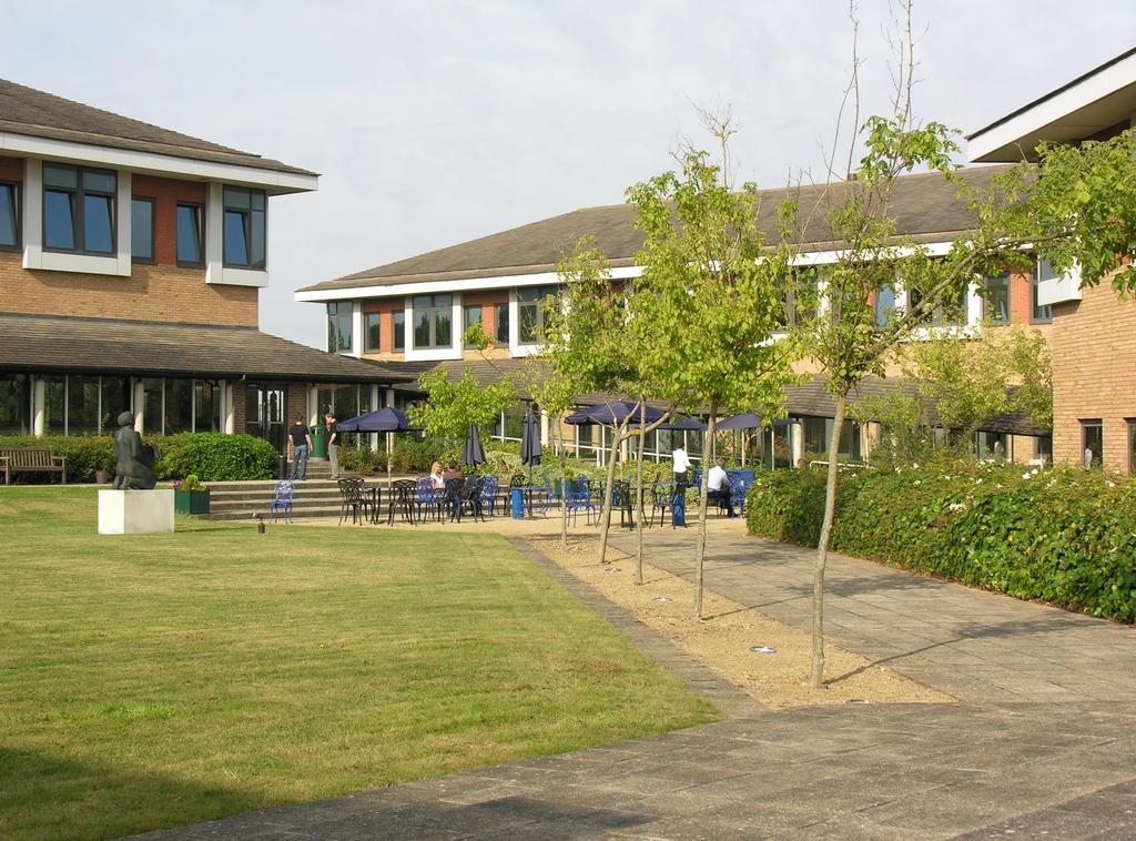 מלון מילטון קינס Kents Hill Park Training & Conference Centre מראה חיצוני תמונה